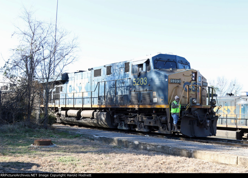 CSX 5203 leads another loco back to train L619-30